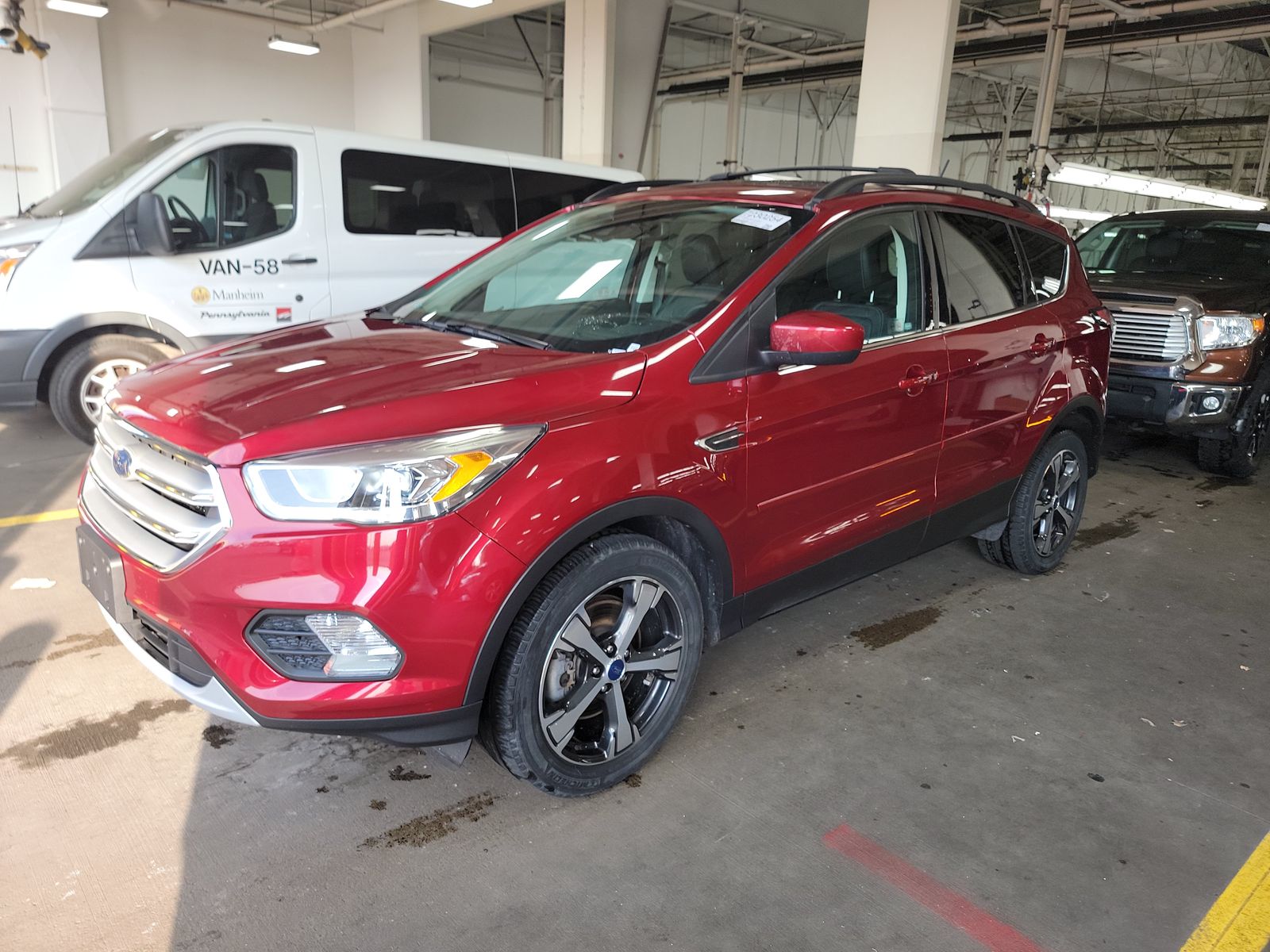 Купить Ford Escape 2018 года из США по цене 3 218 300 рублей с пробегом |  u34526